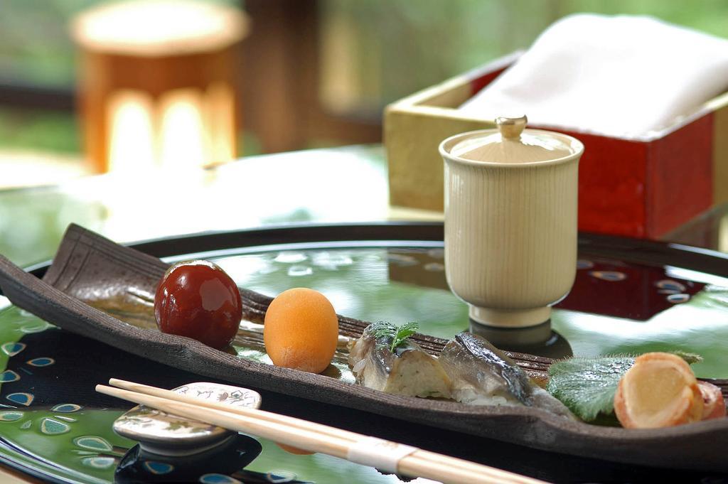 Hotel Hakone Tokinoshizuku Extérieur photo A sushi boat