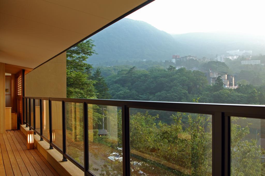Hotel Hakone Tokinoshizuku Extérieur photo A glass balustrade