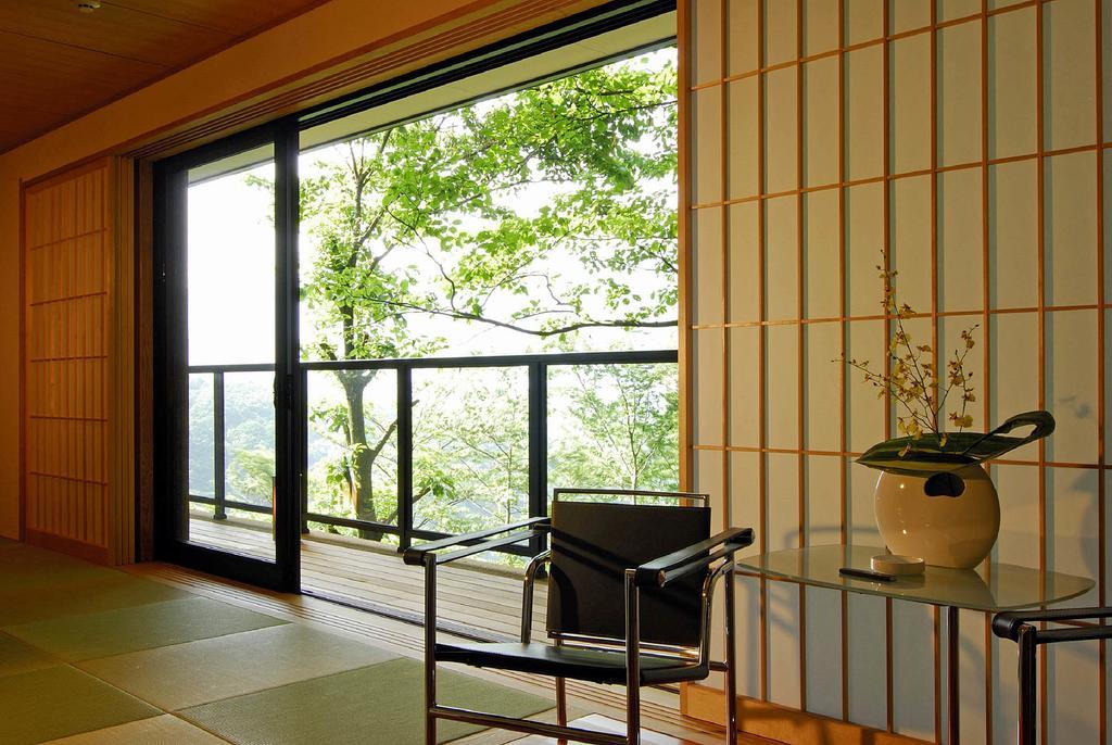 Hotel Hakone Tokinoshizuku Chambre photo A shōji window